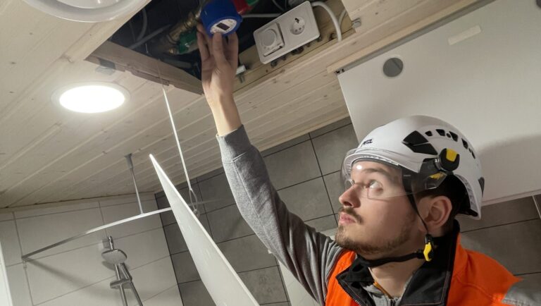 Vesimittarin lukeminen kerrostalossa